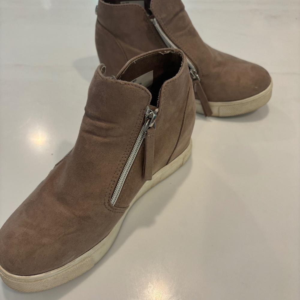 Steve Madden Suede Beige Booties - 7W